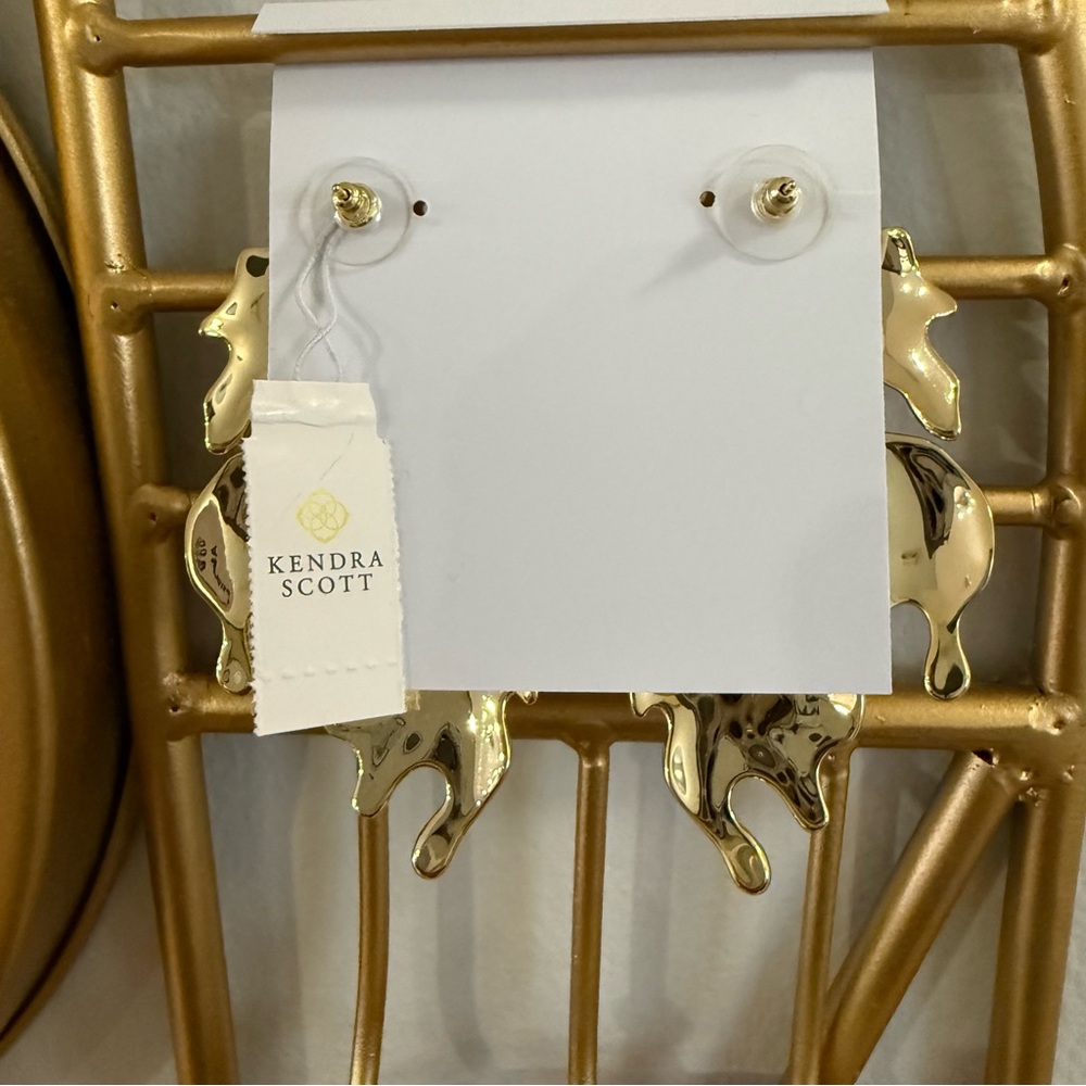 Brand New Kendra Scott Savannah Gold Statement Earrings in Pink Enamel - Picture 4 of 13